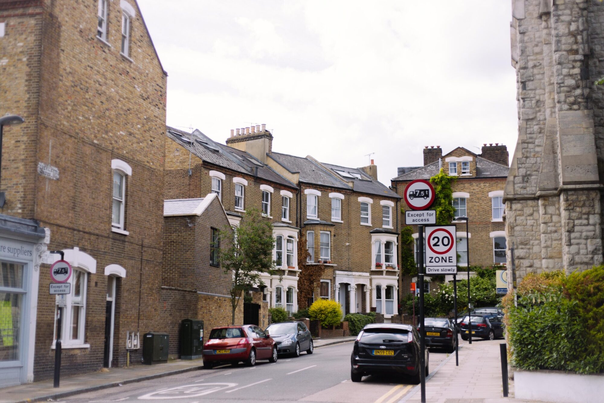 A photo of a residential road in archway.