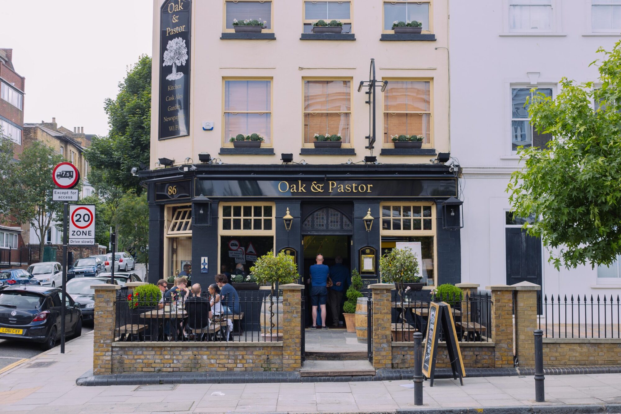 The exterior of the Oak & Pastor, a pub in Archway.